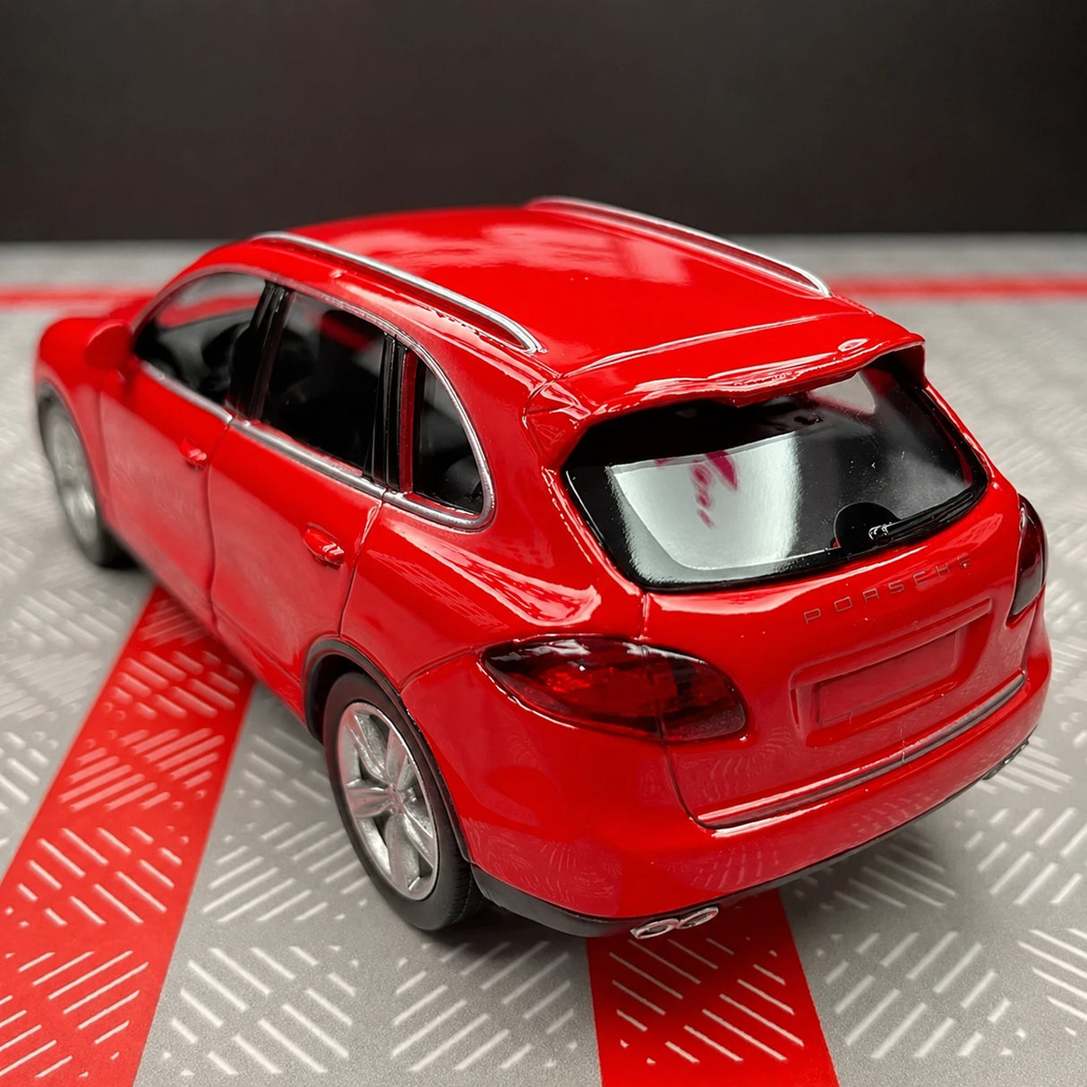 Porsche 2014 Cayenne Czerwony 1:36 – Model wyświetlacza odlewany z metalu