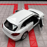 Porsche 2014 Cayenne White 1:36 – model wyświetlacza odlewany z odlewu