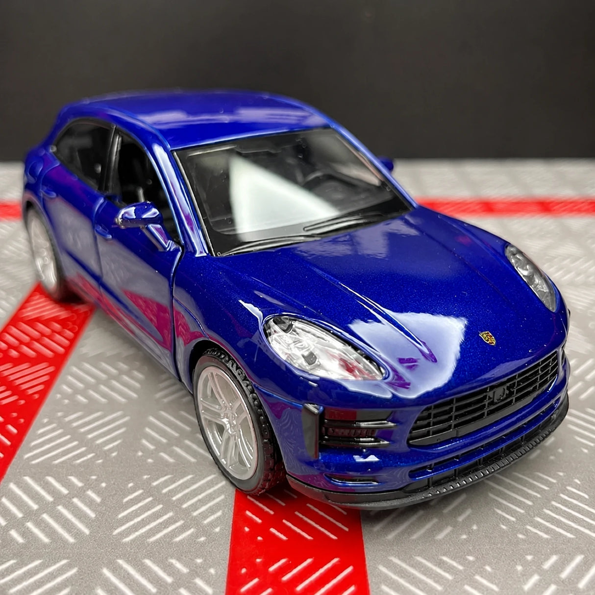 Porsche 2019 Macan Blue 1:36 – Diecast Display Model Die-Cast