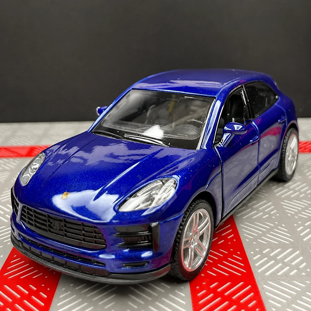 Porsche 2019 Macan Blue 1:36 – Diecast Display Model Die-Cast