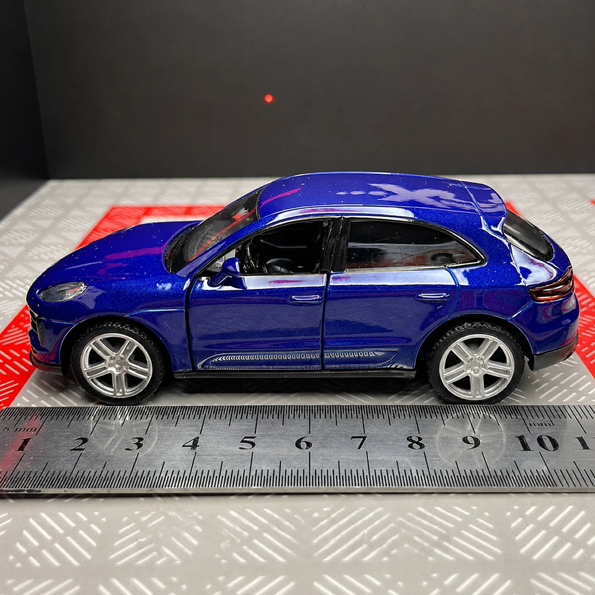 Porsche 2019 Macan Blue 1:36 – Diecast Display Model Die-Cast