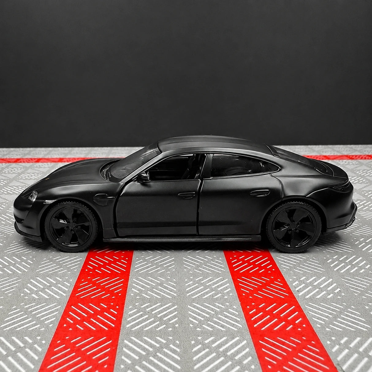 Porsche 2019 테이칸 무광 블랙 1:36 – 다이캐스트 디스플레이 모델 다이캐스트