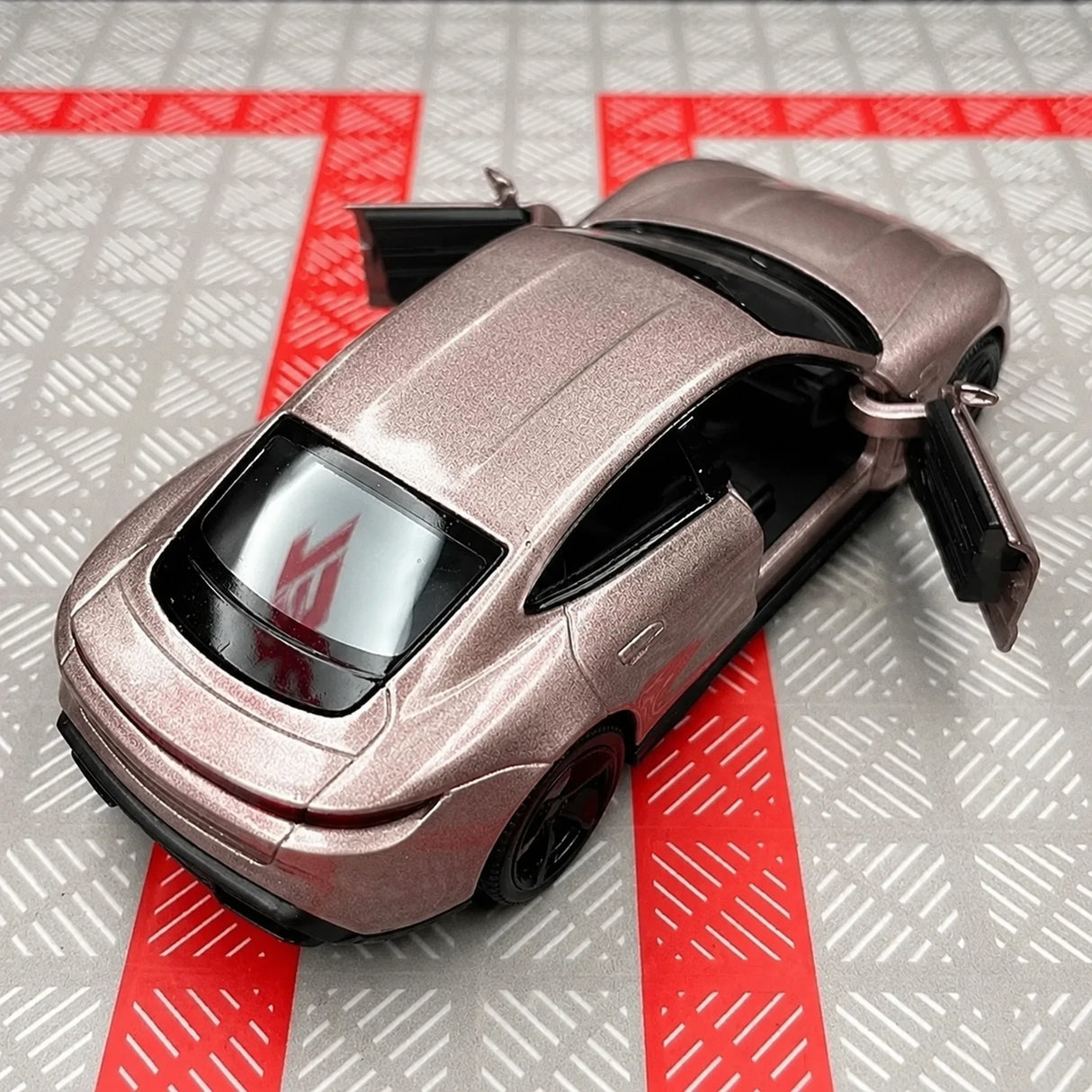 [TOY] 1:36 Porsche 2019 Taycan Pink Model Car Die-Cast