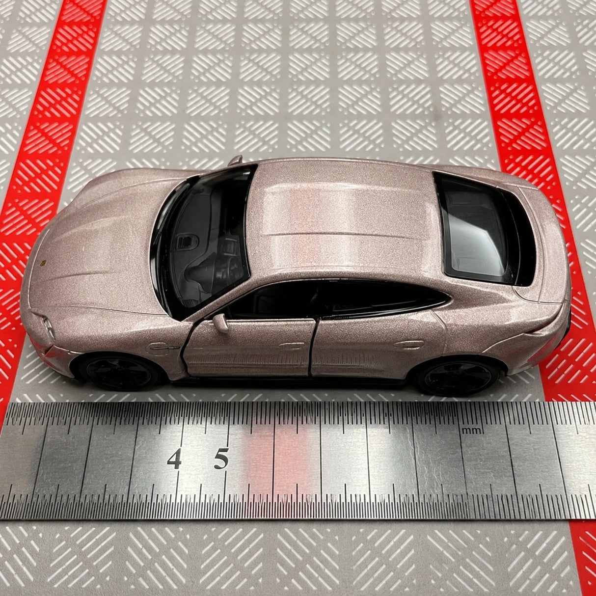 [TOY] 1:36 Porsche 2019 Taycan Pink Model Car Die-Cast