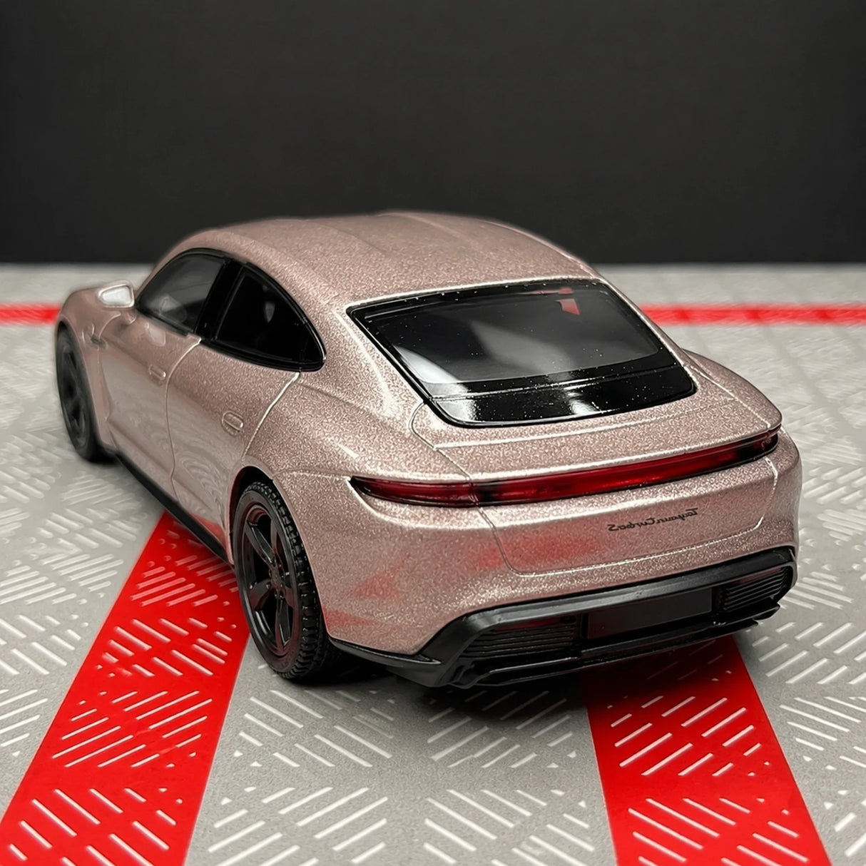[TOY] 1:36 Porsche 2019 Taycan Pink Model Car Die-Cast