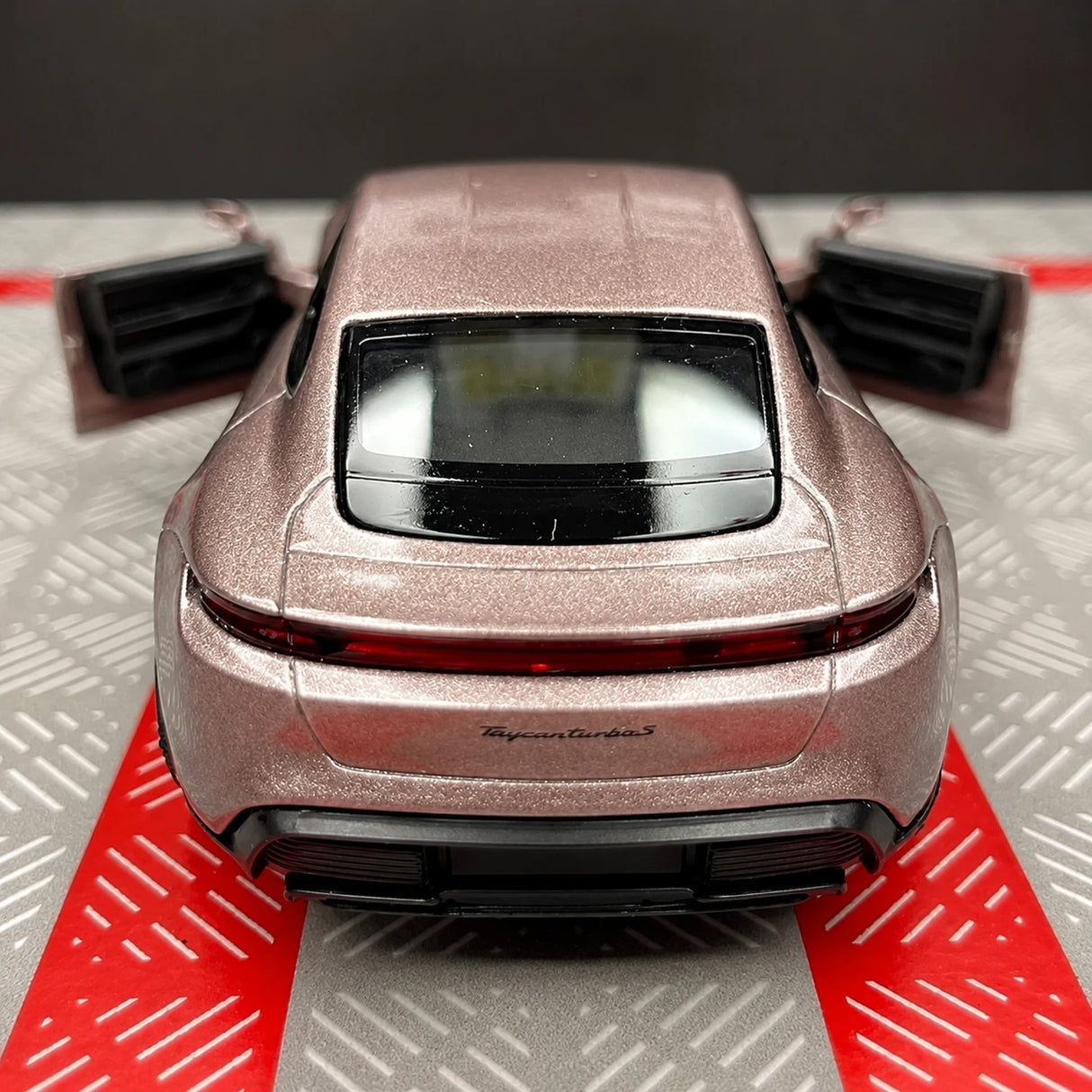 [TOY] 1:36 Porsche 2019 Taycan Pink Model Car Die-Cast