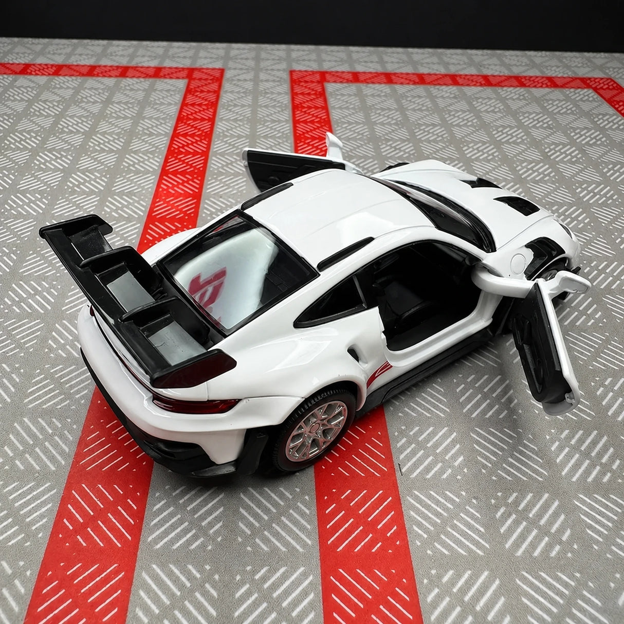 [TOY] 1:36 Porsche 2023 911 992 GT3 RS vit modellbil Die-Cast