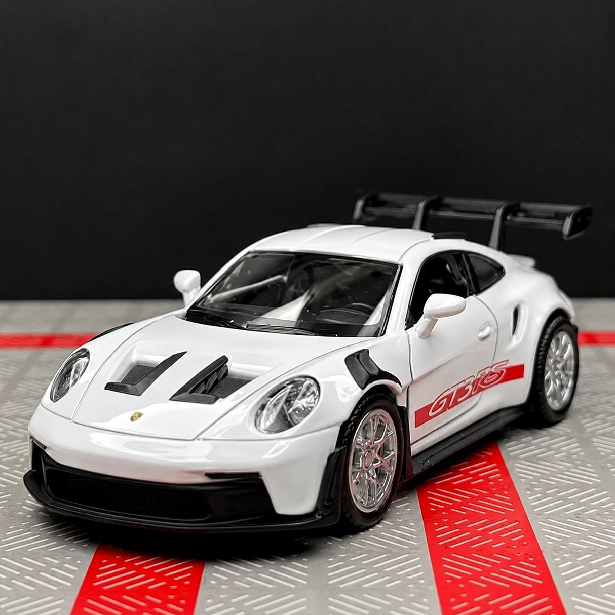 [TOY] 1:36 Porsche 2023 911 992 GT3 RS vit modellbil Die-Cast