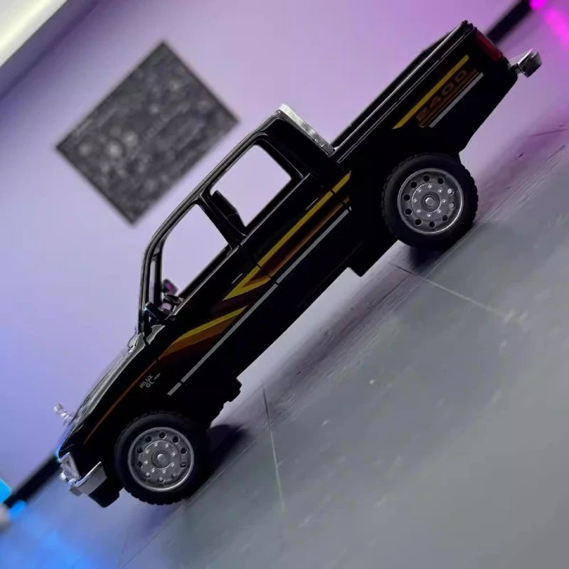 [TOY] 1:36 Toyota 1988 Hilux Black Model Car Die-Cast