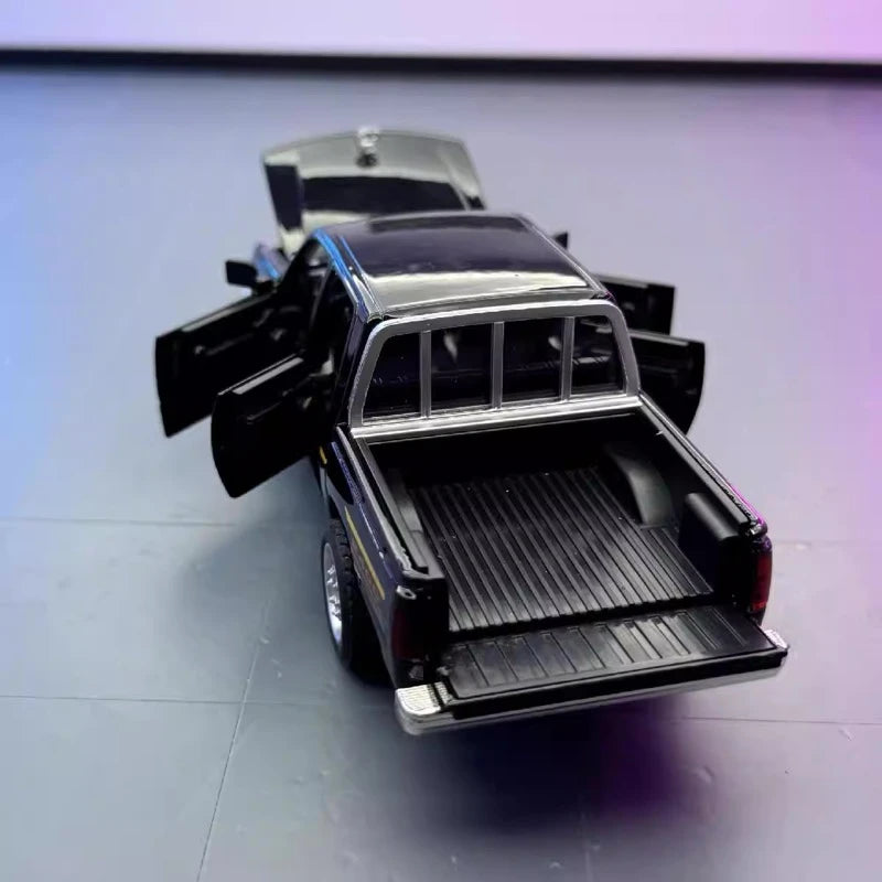 [TOY] 1:36 Toyota 1988 Hilux Black Model Car Die-Cast