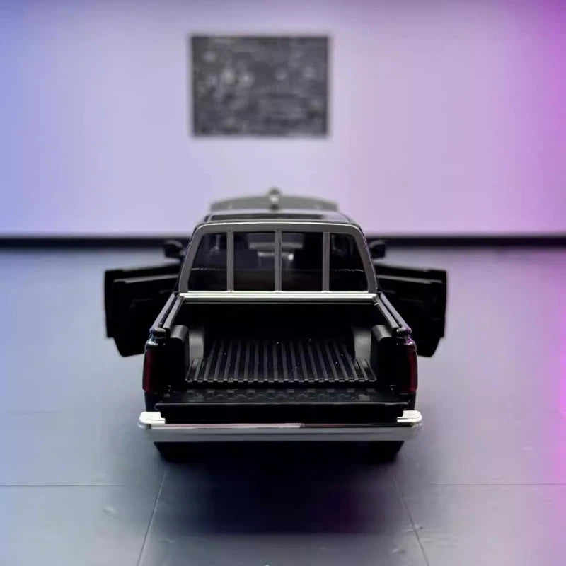 [TOY] 1:36 Toyota 1988 Hilux Black Model Car Die-Cast