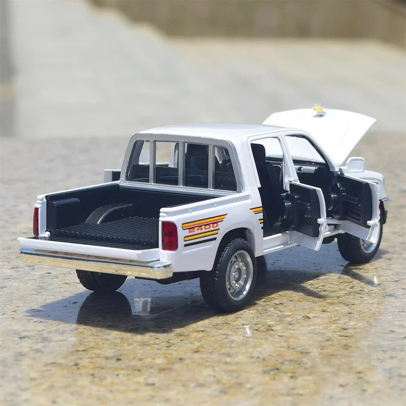 [TOY] 1:36 Toyota 1988 Hilux White Model Car Die-Cast