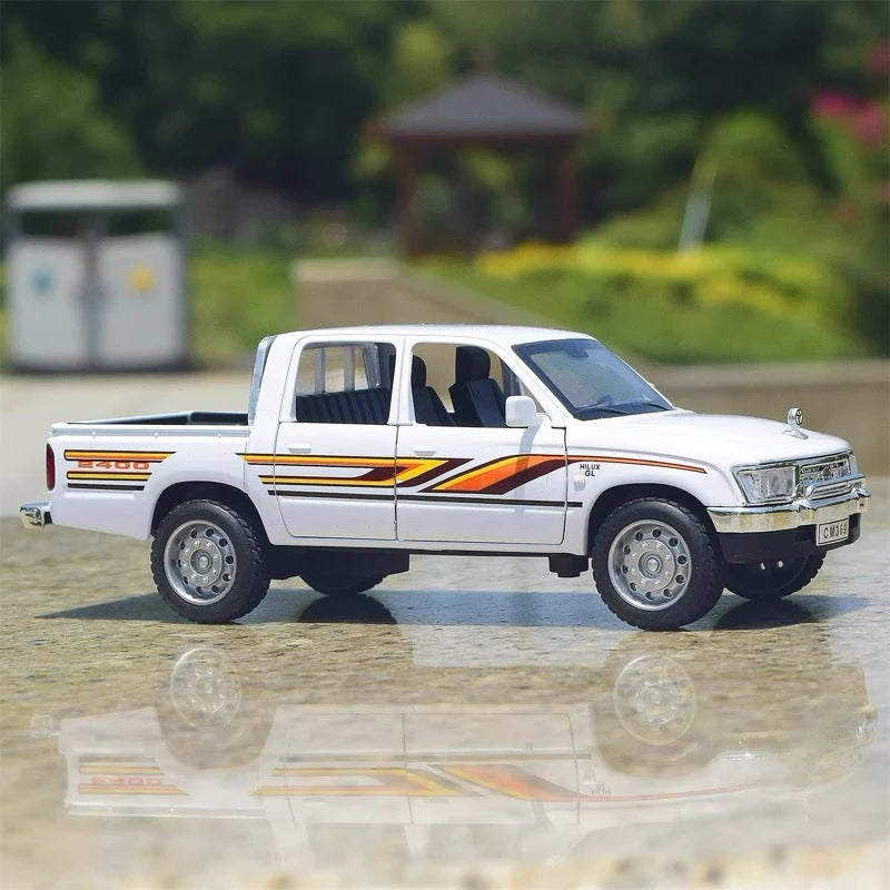 [TOY] 1:36 Toyota 1988 Hilux White Model Car Die-Cast