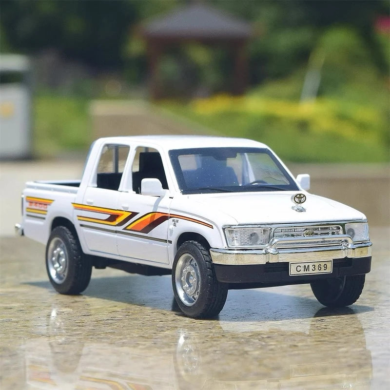 [TOY] 1:36 Toyota 1988 Hilux White Model Car Die-Cast