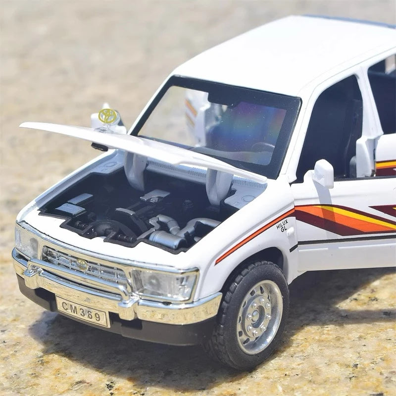 [TOY] 1:36 Toyota 1988 Hilux White Model Car Die-Cast