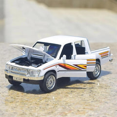 [TOY] 1:36 Toyota 1988 Hilux White Model Car Die-Cast