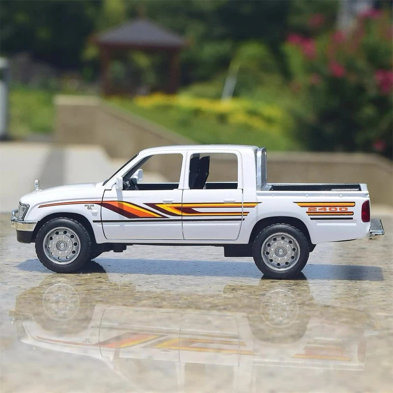 [TOY] 1:36 Toyota 1988 Hilux White Model Car Die-Cast