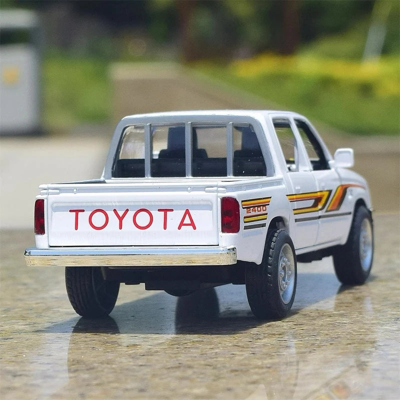 [TOY] 1:36 Toyota 1988 Hilux White Model Car Die-Cast