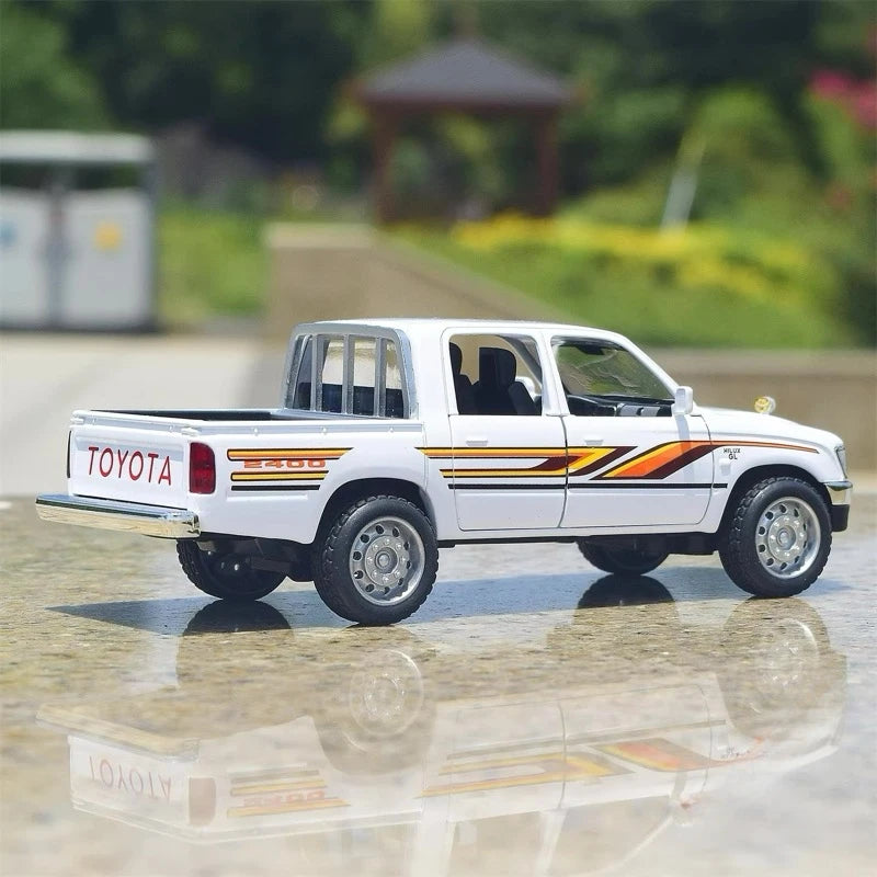 [TOY] 1:36 Toyota 1988 Hilux White Model Car Die-Cast