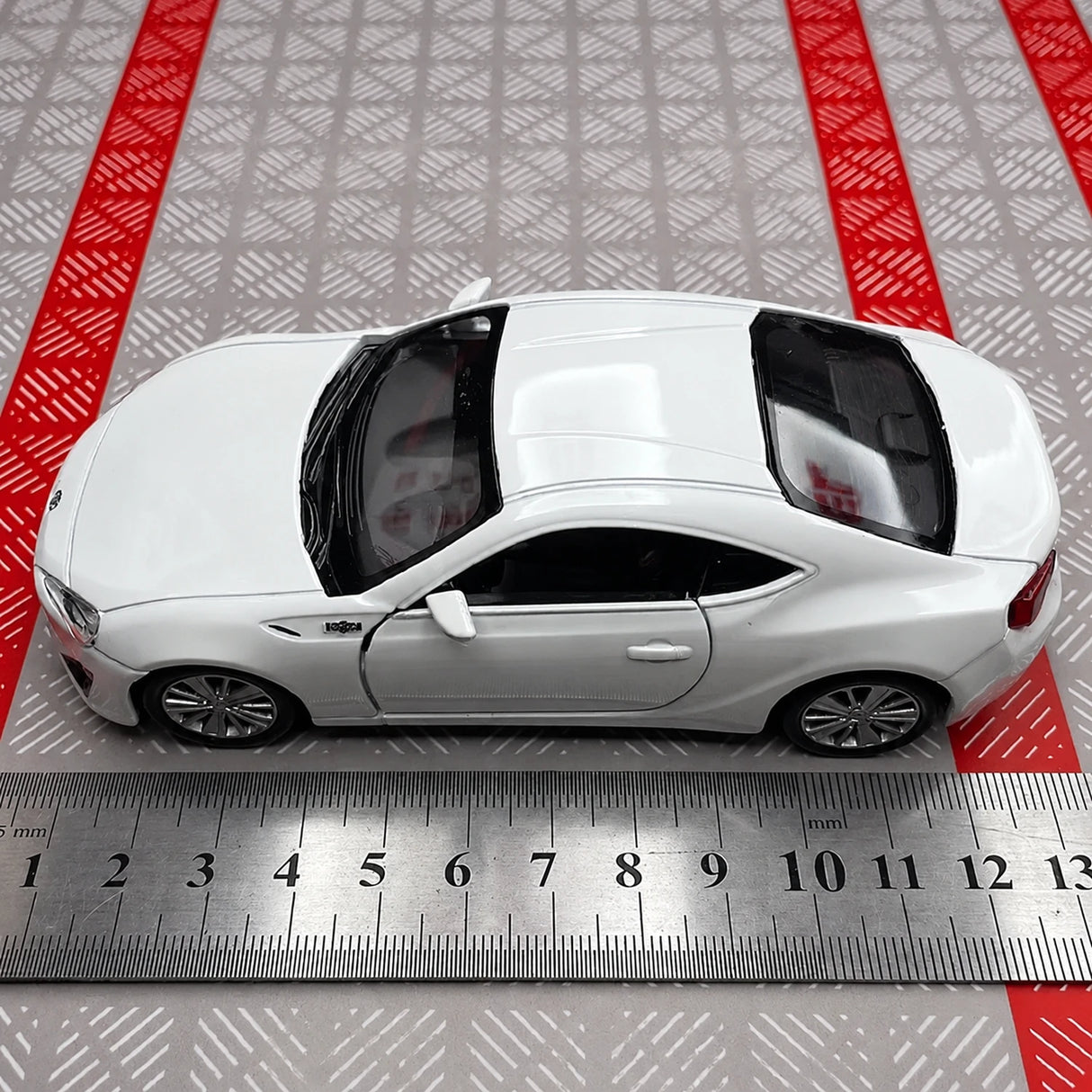 [TOY] 1:36 Toyota 2012 86 ZN6 White Model Car Die-Cast