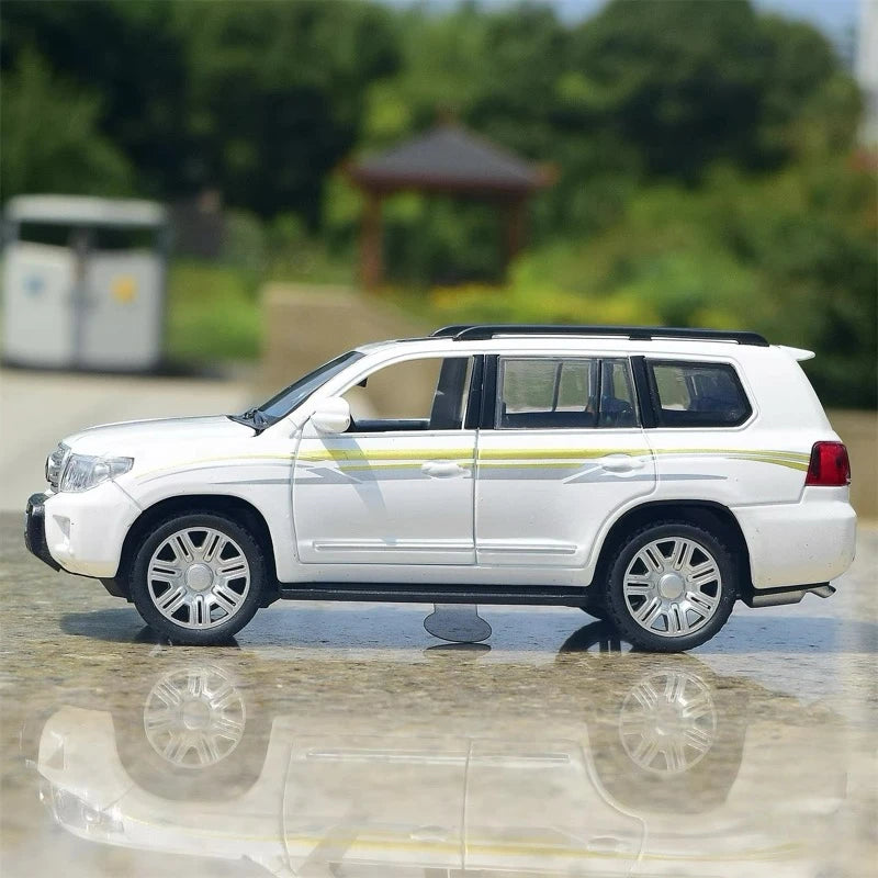 [TOY] 1:36 Toyota 2012 Land Cruiser LC200 White Model Car Die-Cast