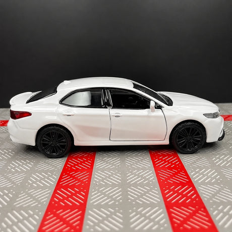 [TOY] 1:36 Toyota 2017 Camry XV70 White Model Car Die-Cast