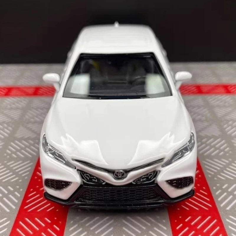 [TOY] 1:36 Toyota 2017 Camry XV70 White Model Car Die-Cast