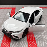 [TOY] 1:36 Toyota 2017 Camry XV70 vit modellbil Die-Cast