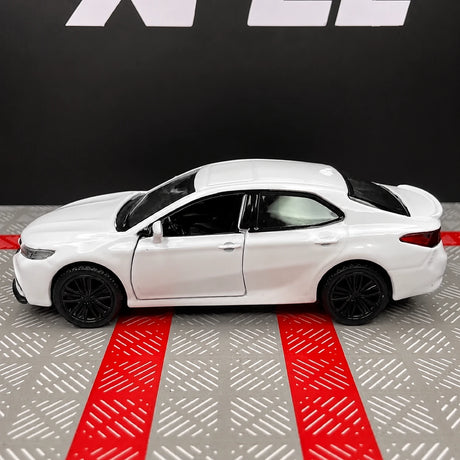 [TOY] 1:36 Toyota 2017 Camry XV70 White Model Car Die-Cast