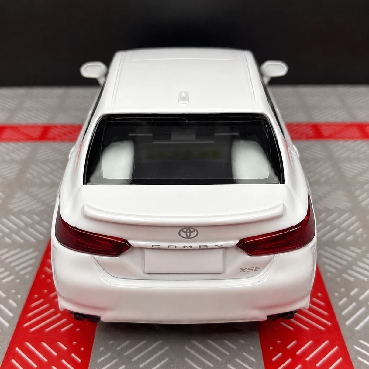 [TOY] 1:36 Toyota 2017 Camry XV70 vit modellbil Die-Cast