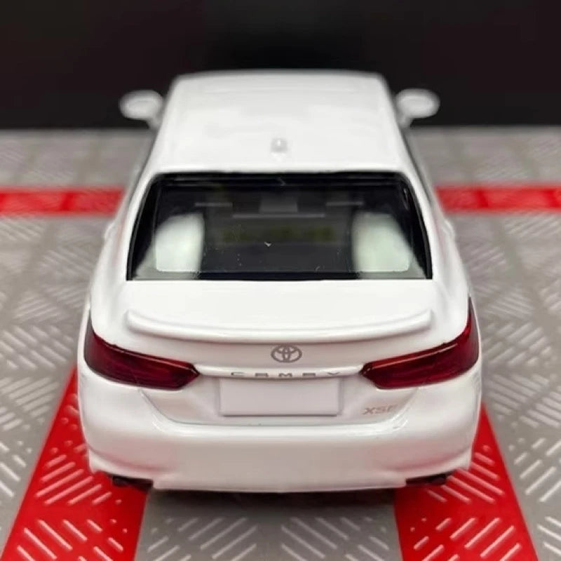 [TOY] 1:36 Toyota 2017 Camry XV70 White Model Car Die-Cast