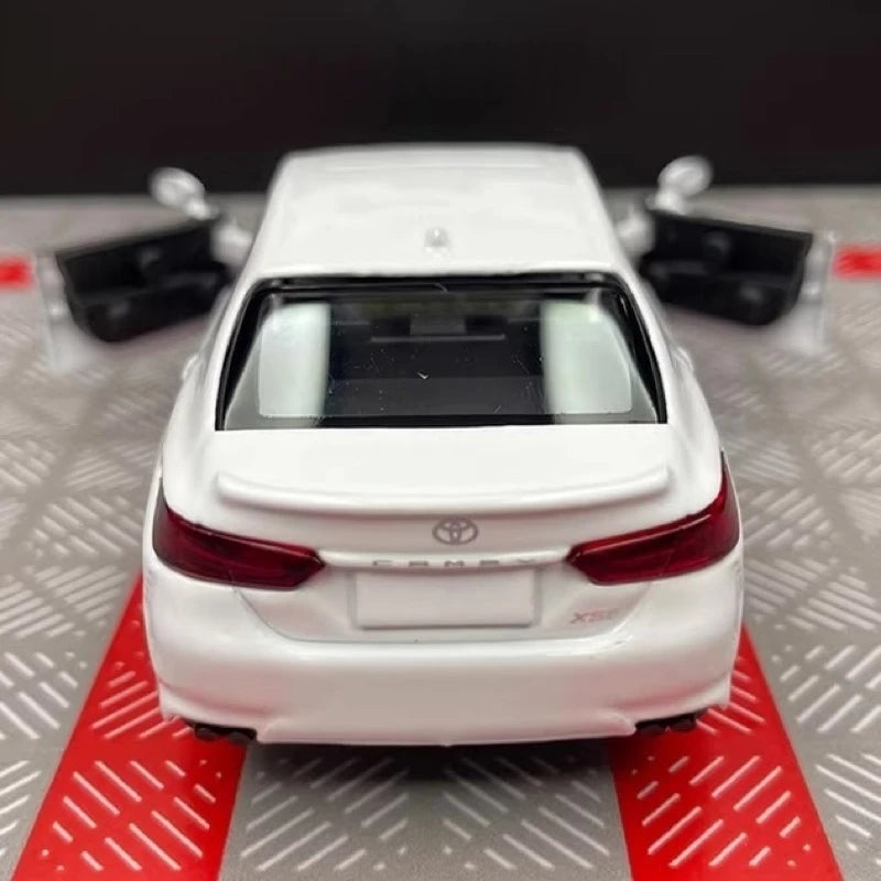 [TOY] 1:36 Toyota 2017 Camry XV70 White Model Car Die-Cast