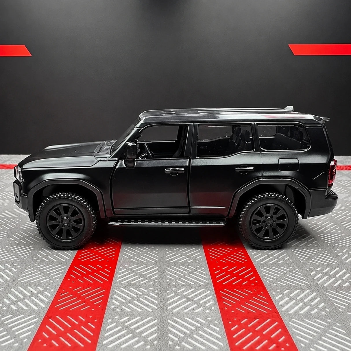 Toyota 2023 Land Cruiser J250 Black 1:36 – Diecast Display Model Die-Cast