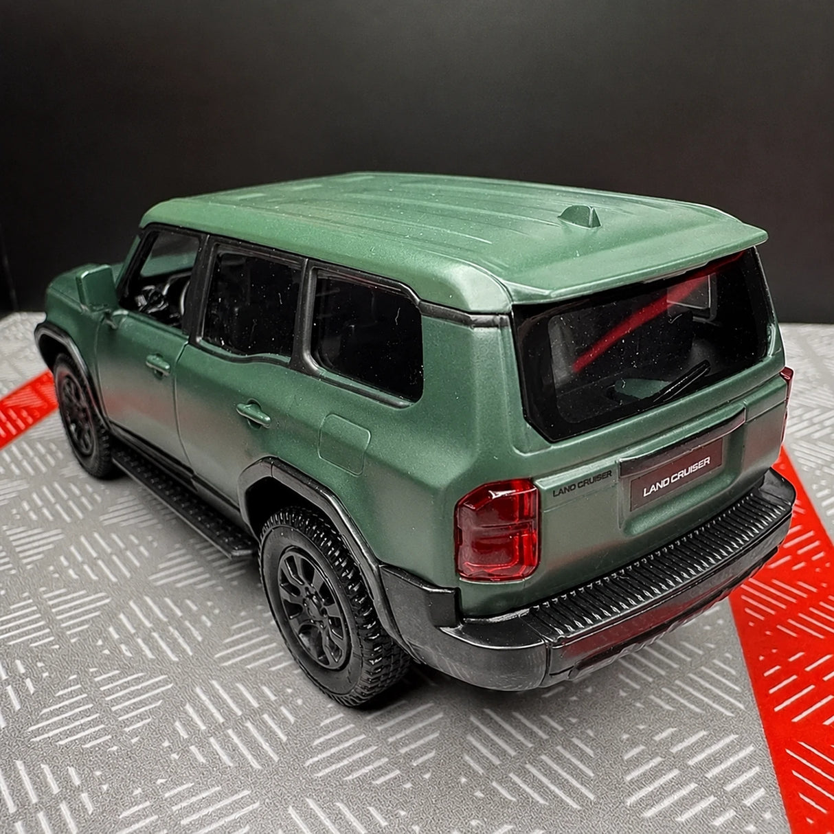 [TOY] 1:36 Toyota 2023 Land Cruiser J250 Green Model Car Die-Cast