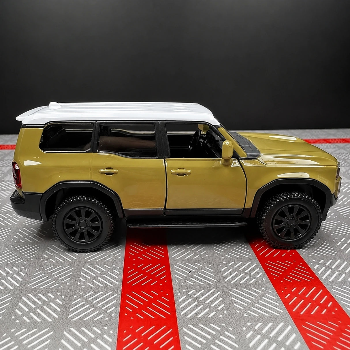 [TOY] 1:36 Toyota 2023 Land Cruiser J250 Khaki Model Car Die-Cast