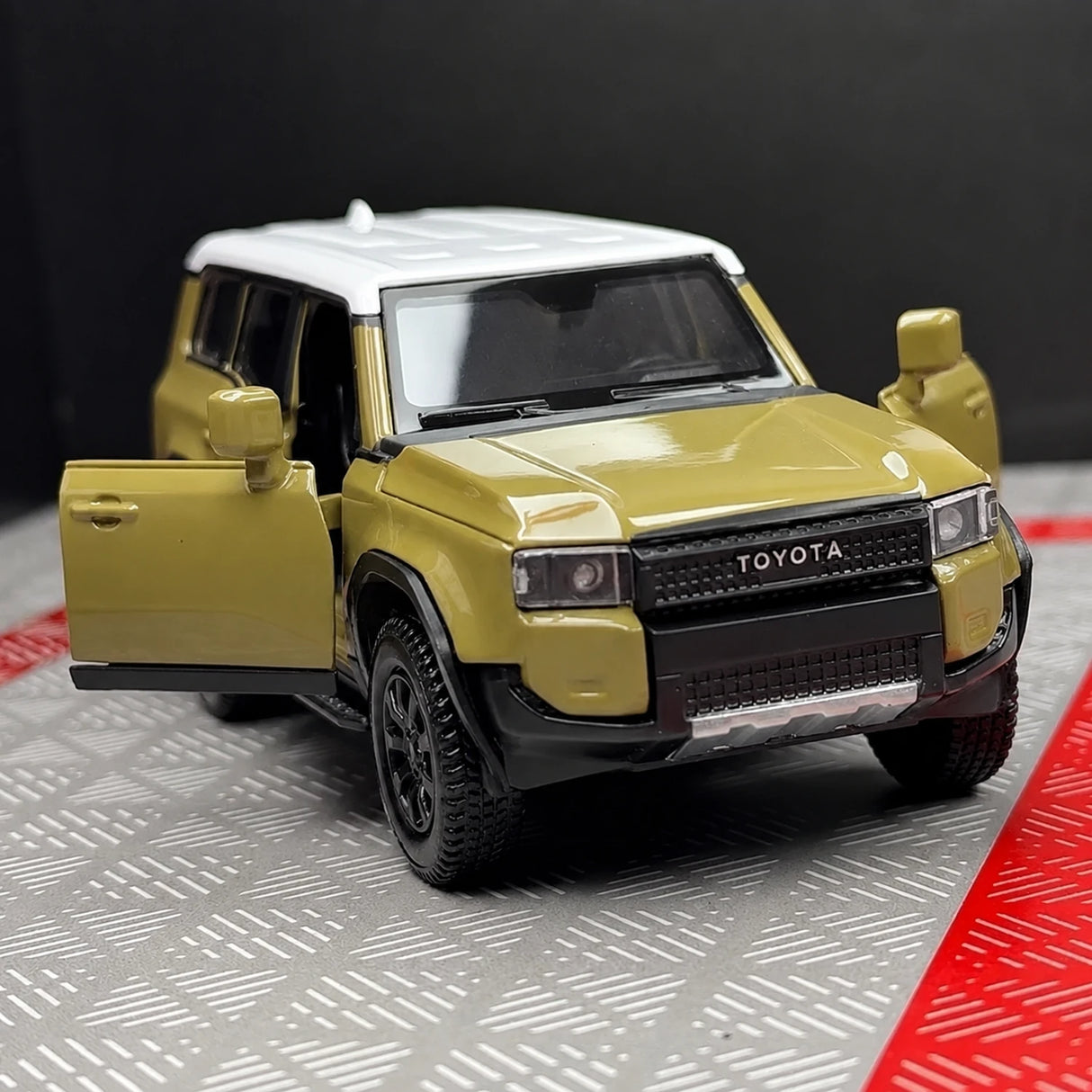 [TOY] 1:36 Toyota 2023 Land Cruiser J250 Khaki Model Car Die-Cast