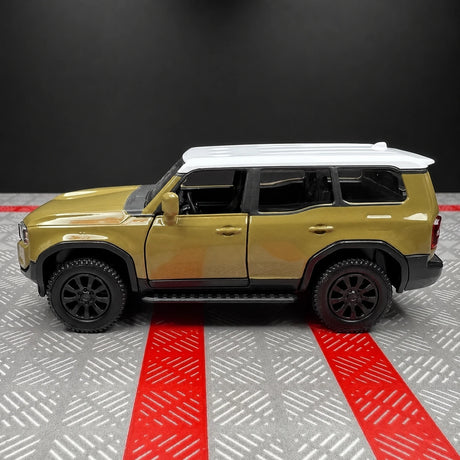 [TOY] 1:36 Toyota 2023 Land Cruiser J250 Khaki Model Car Die-Cast