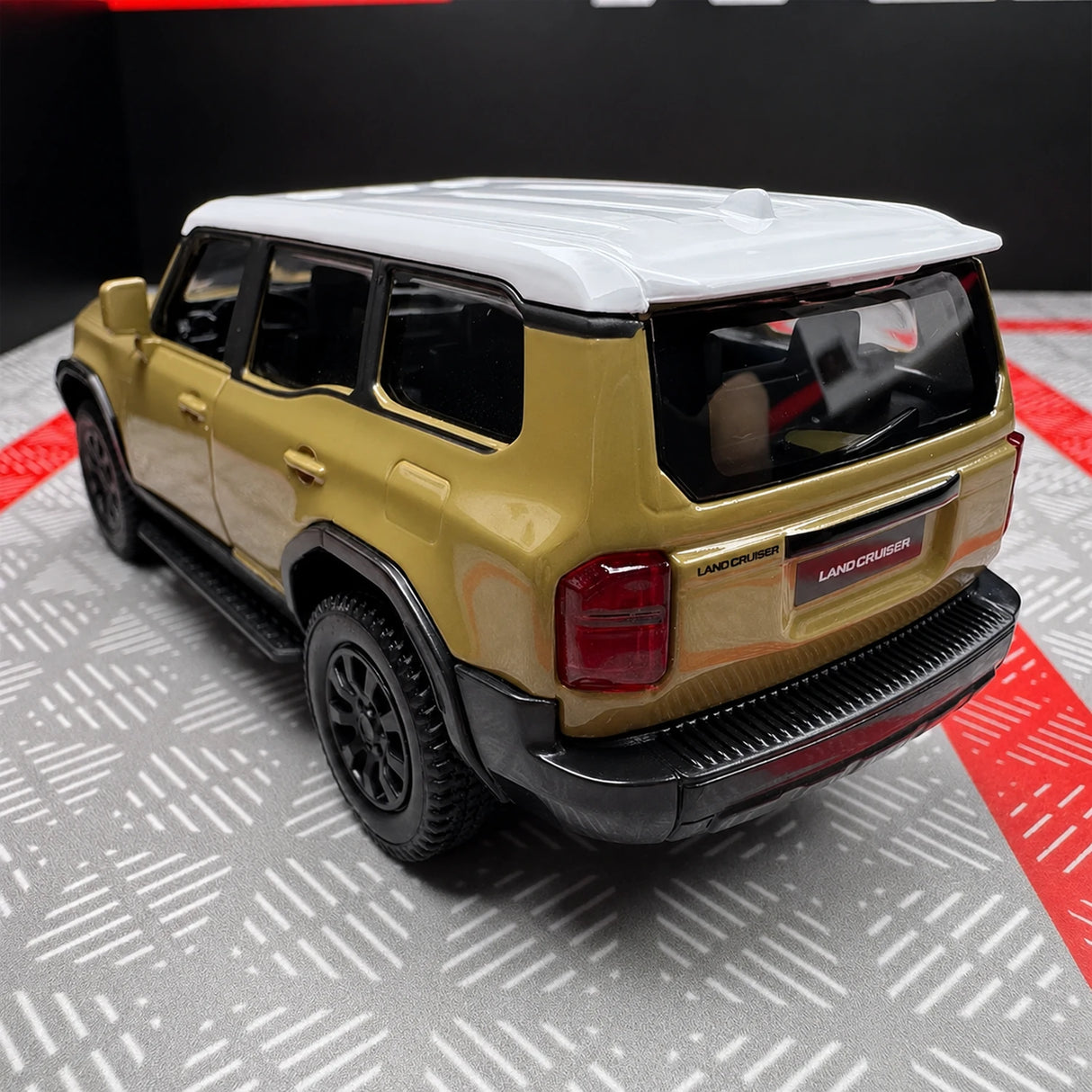 [TOY] 1:36 Toyota 2023 Land Cruiser J250 Khaki Model Car Die-Cast