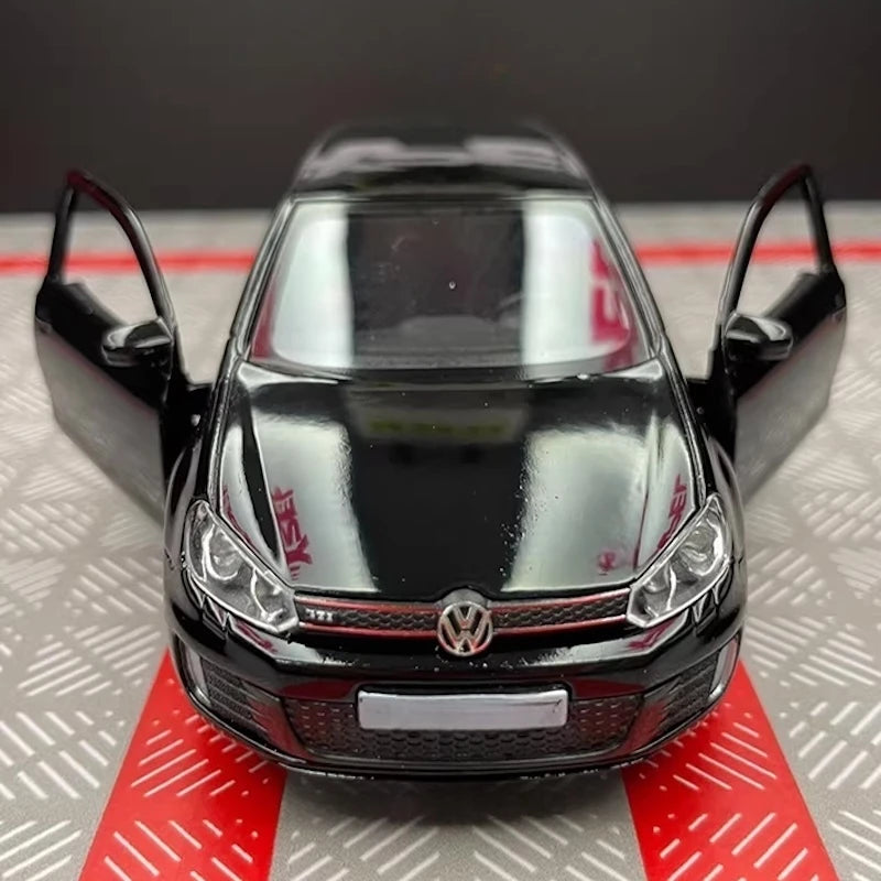 [TOY] 1:36 Volkswagen 2010 Golf GTI svart modellbil Die-Cast