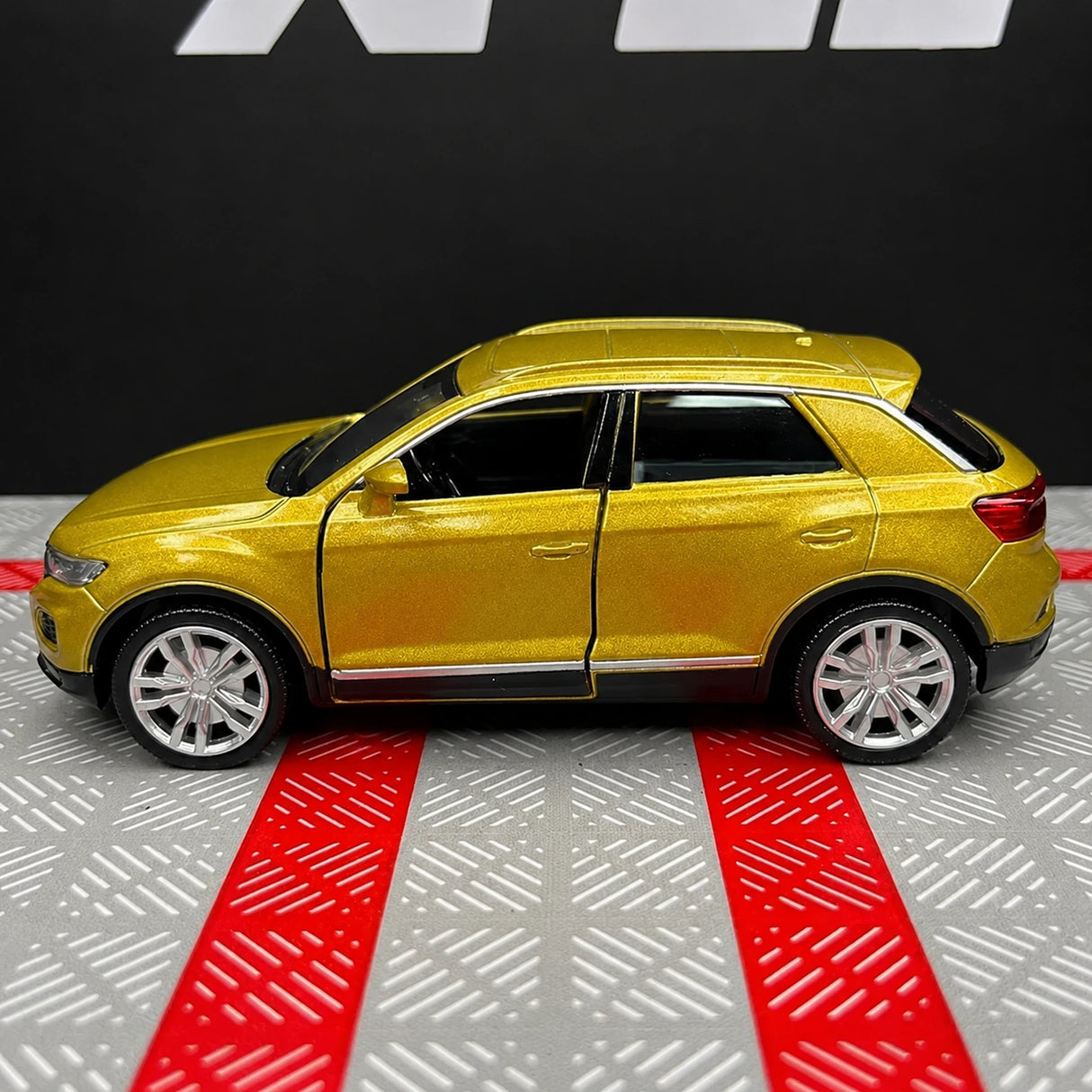 [TOY] 1:36 Volkswagen 2020 T-Roc Gold Model Car Die-Cast
