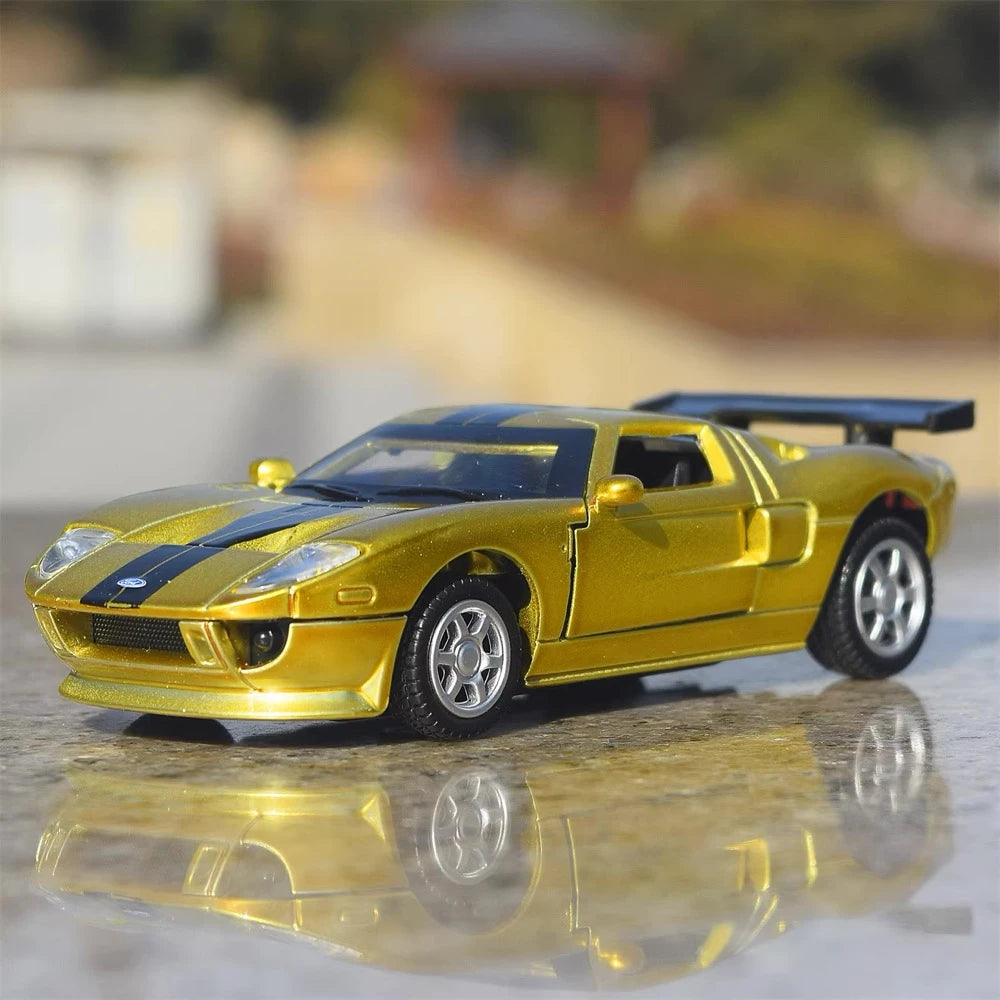 [TOY] 1:43 Ford 2004 GT Gold Model Car Die-Cast