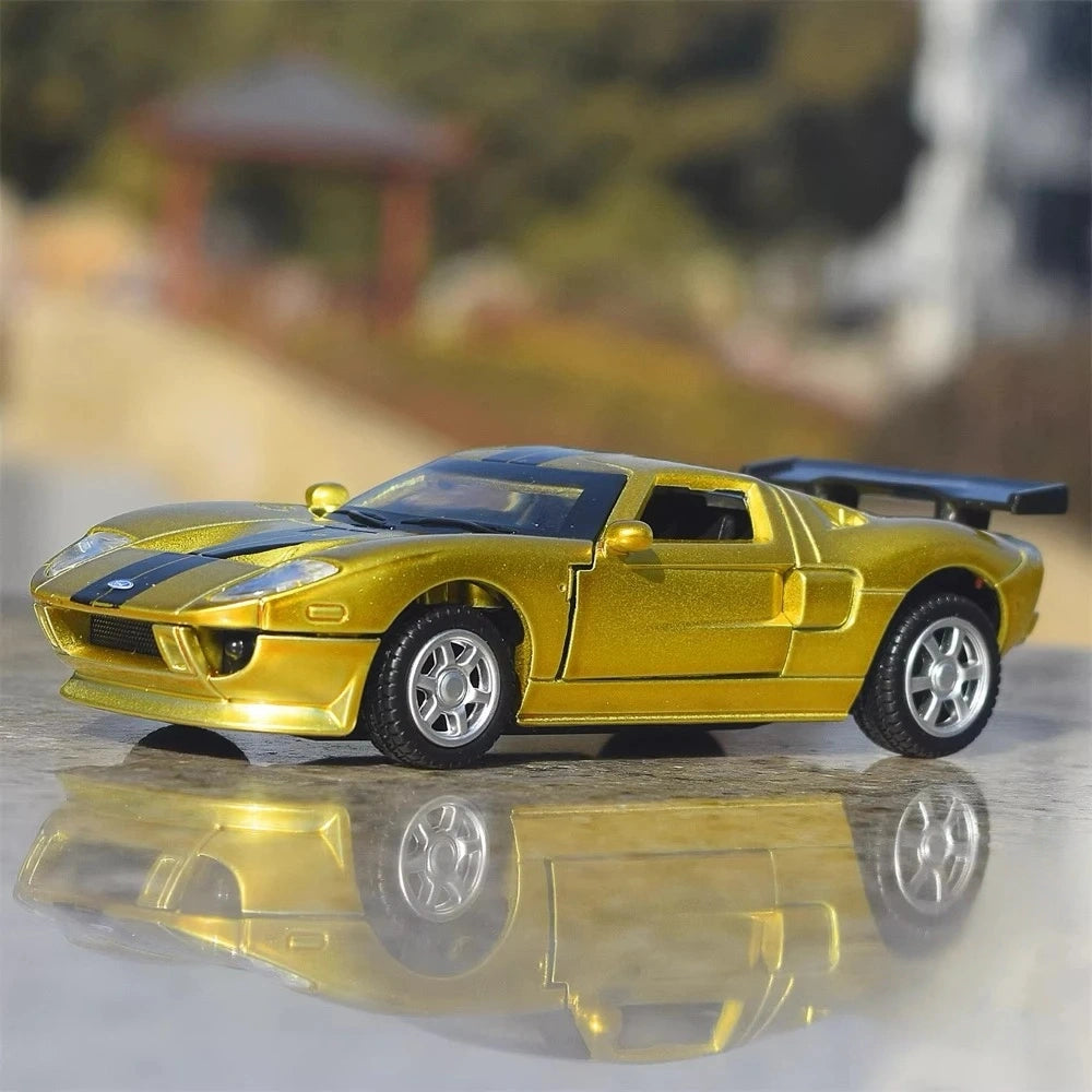[TOY] 1:43 Ford 2004 GT Gold Model Car Die-Cast