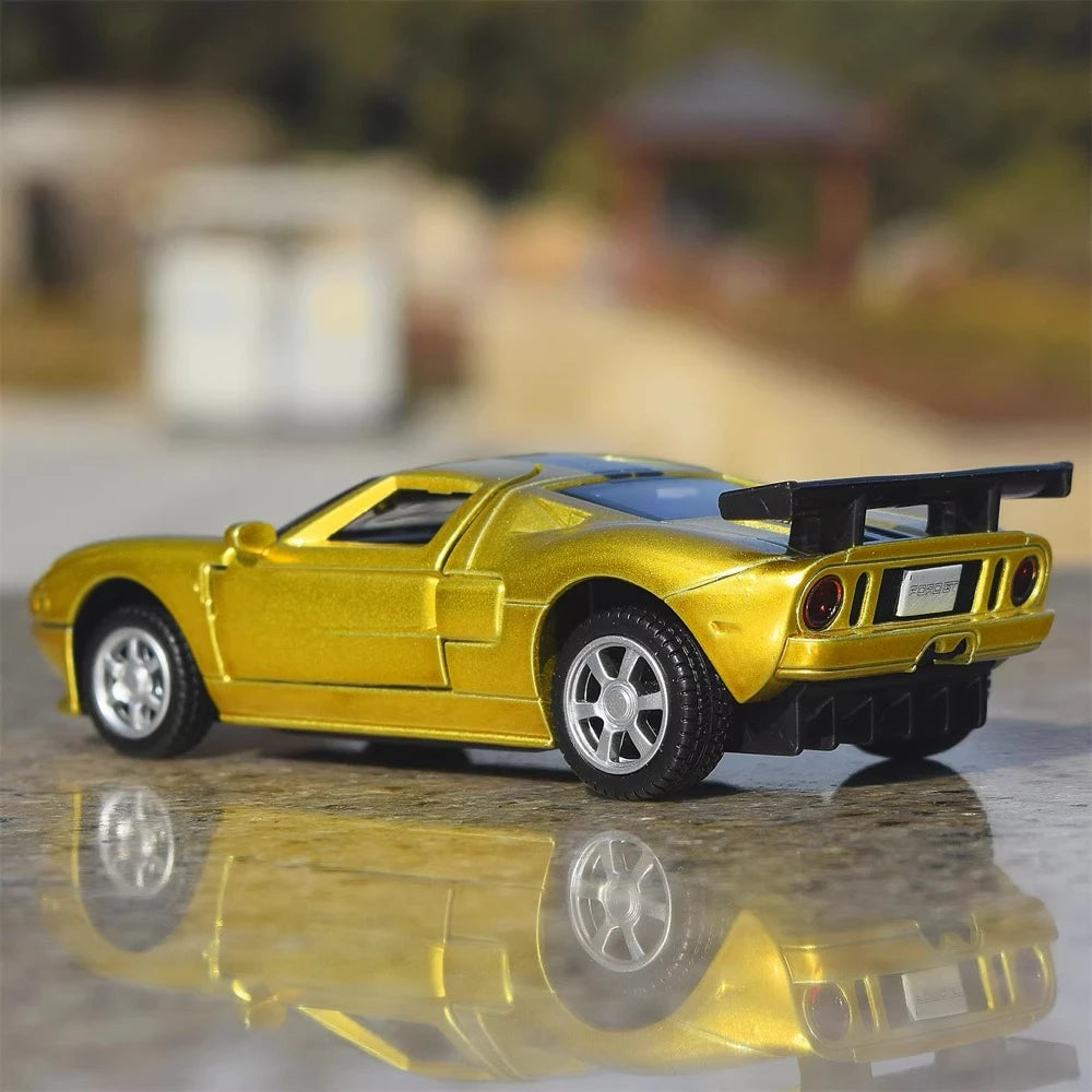 [TOY] 1:43 Ford 2004 GT Gold Model Car Die-Cast