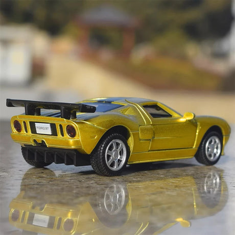[TOY] 1:43 Ford 2004 GT Gold Model Car Die-Cast