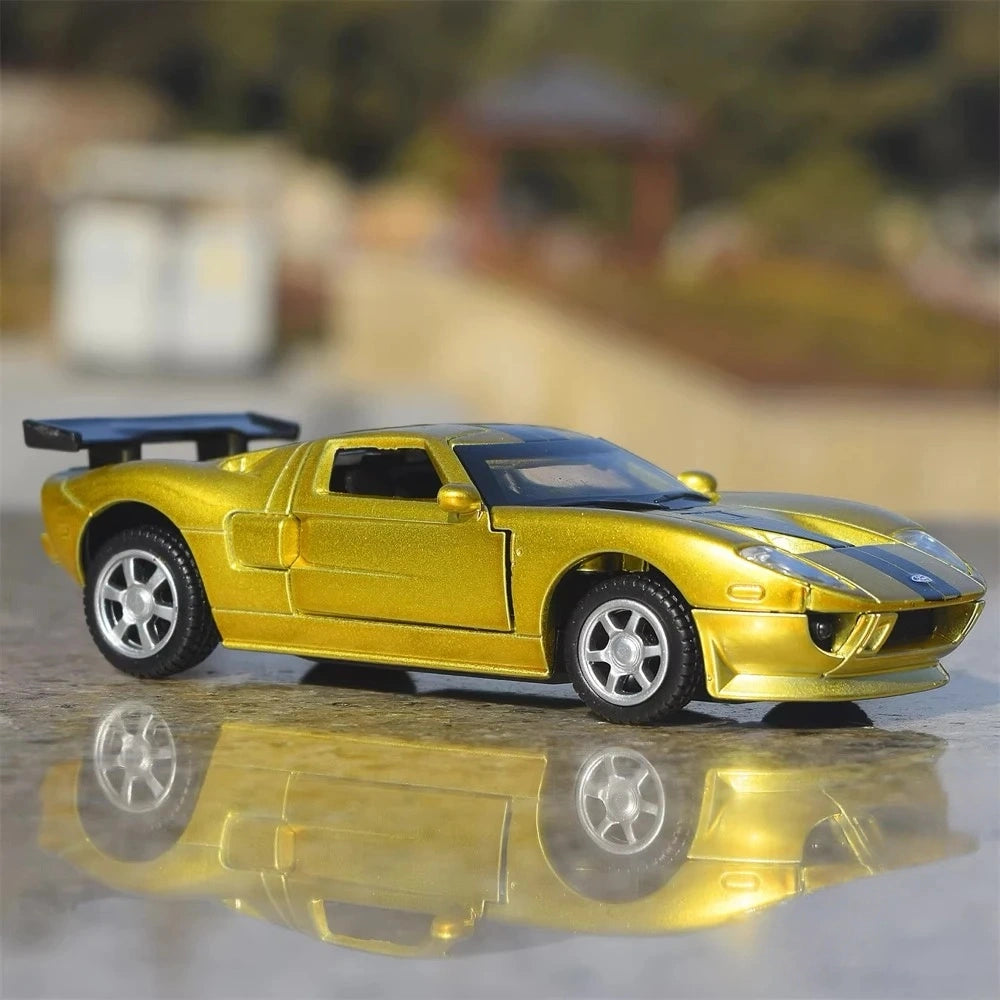 [TOY] 1:43 Ford 2004 GT Gold Model Car Die-Cast