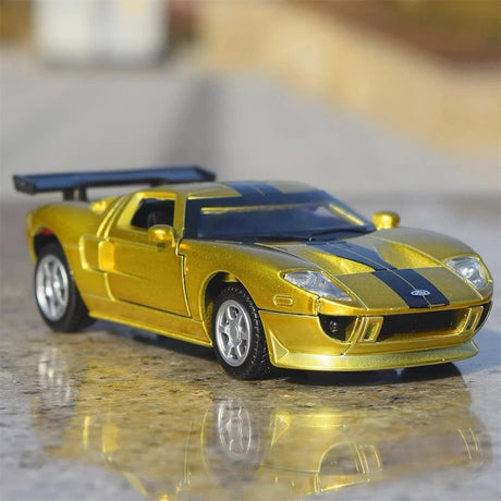 [TOY] 1:43 Ford 2004 GT Gold Model Car Die-Cast
