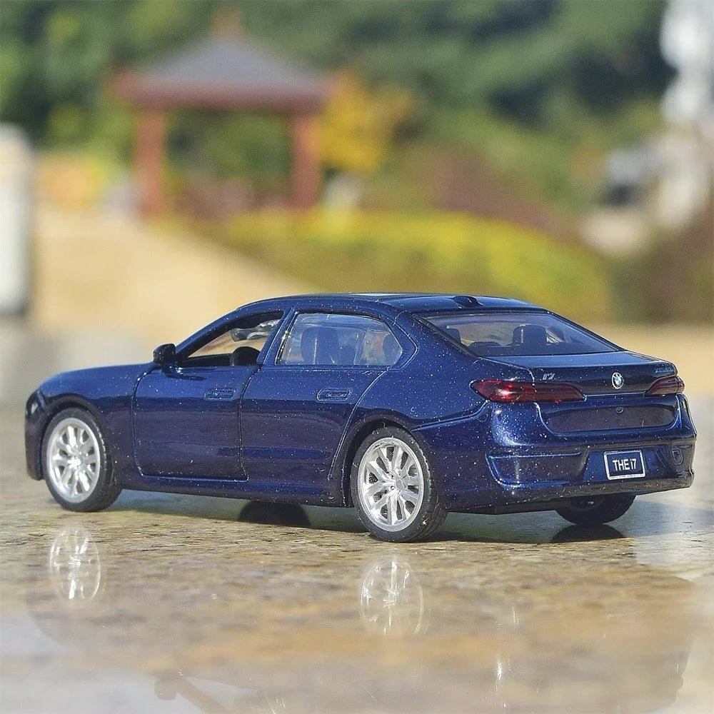 [TOY] 1:47 BMW 2022 G70 i7 ブルー モデルカー Die-Cast