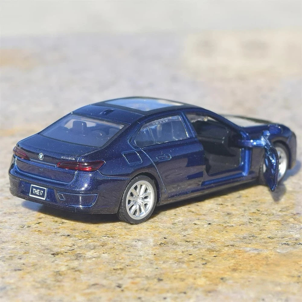 [TOY] 1:47 BMW 2022 G70 i7 sininen pienoismalli Die-Cast