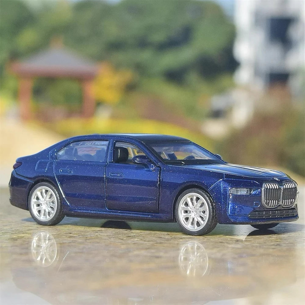 [TOY] 1:47 BMW 2022 G70 i7 ブルー モデルカー Die-Cast
