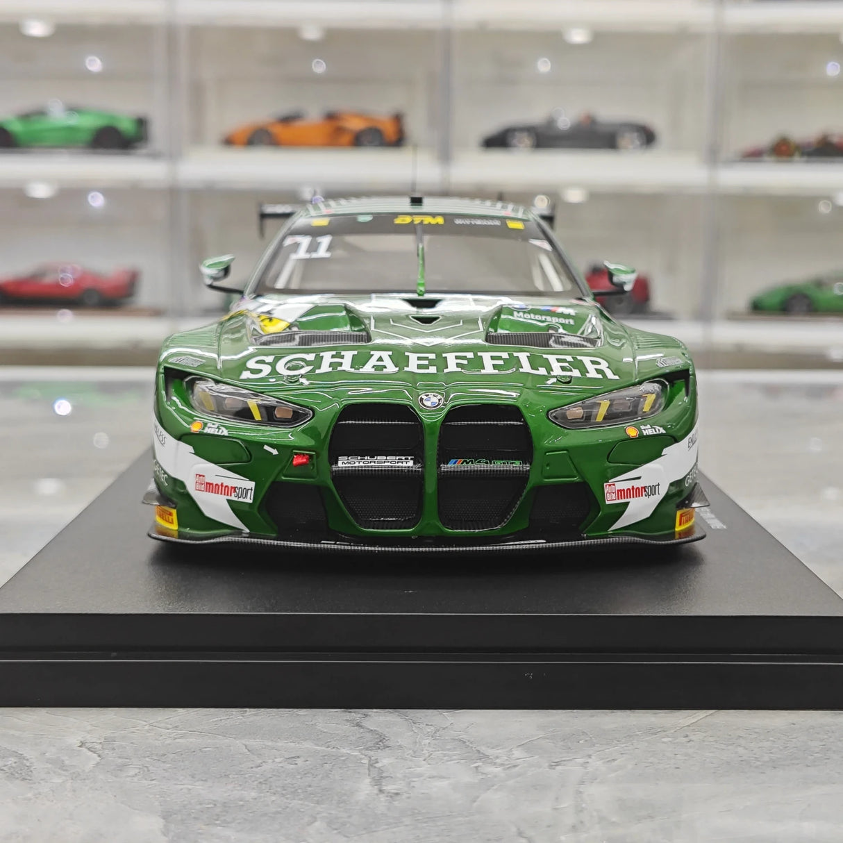 BMW 2025 M4 GT3 EVO Schubert Motorsport #11 1:18 DTM Zandvoort Resin-Sammlermodell von Top Speed – Ansicht 1